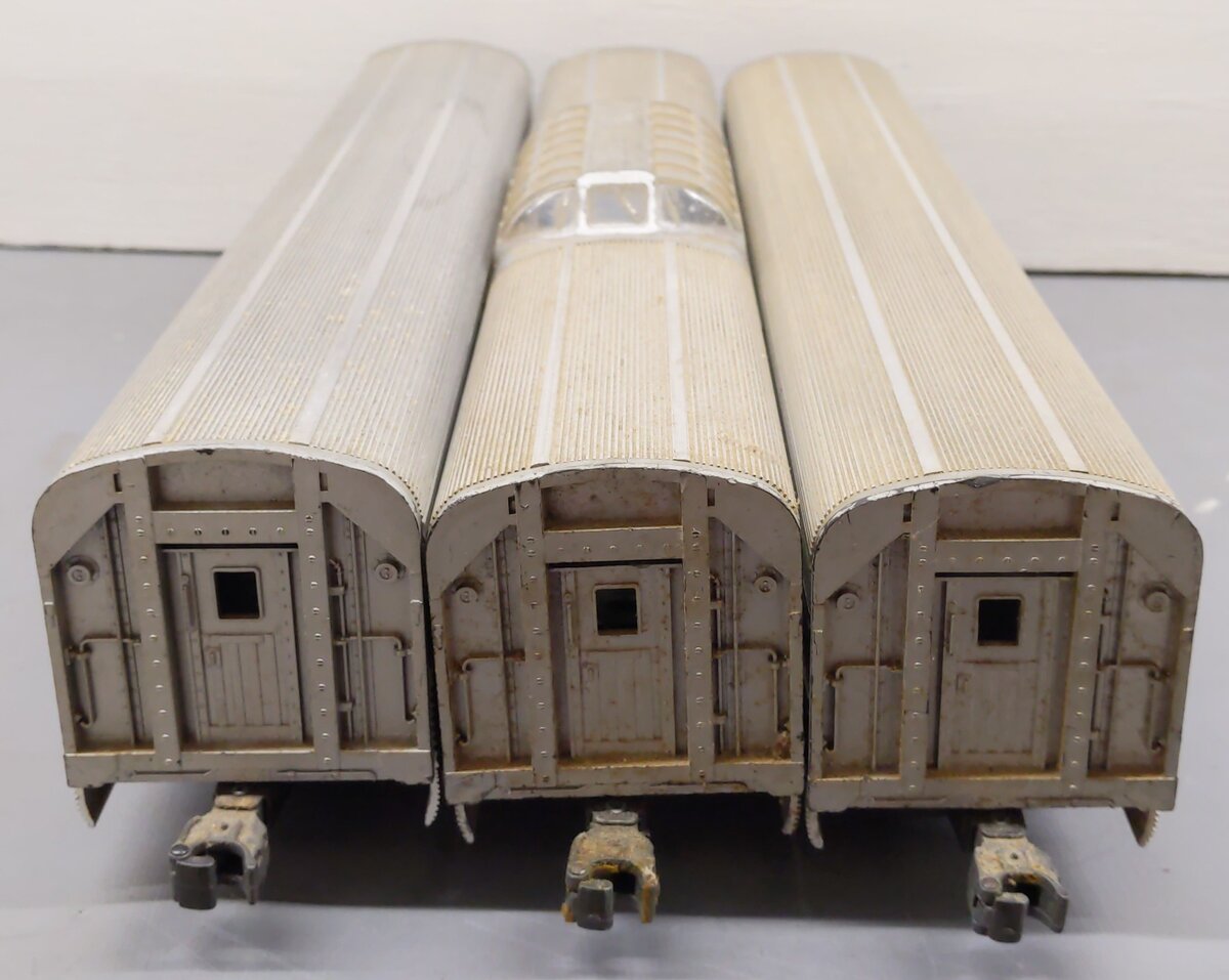 Lionel Vintage O Lionel Lines Aluminum Passenger Cars 2530, 2532, 2534 [3]
