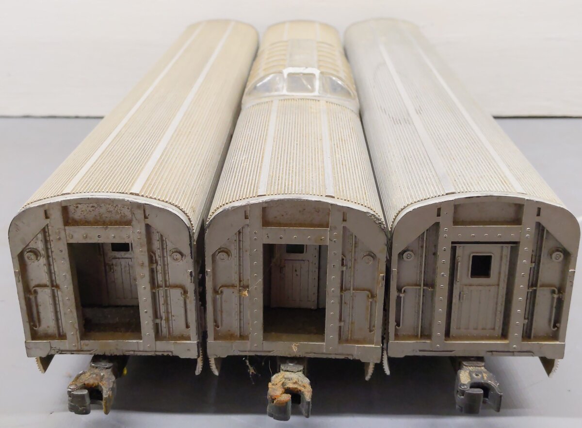 Lionel Vintage O Lionel Lines Aluminum Passenger Cars 2530, 2532, 2534 [3]