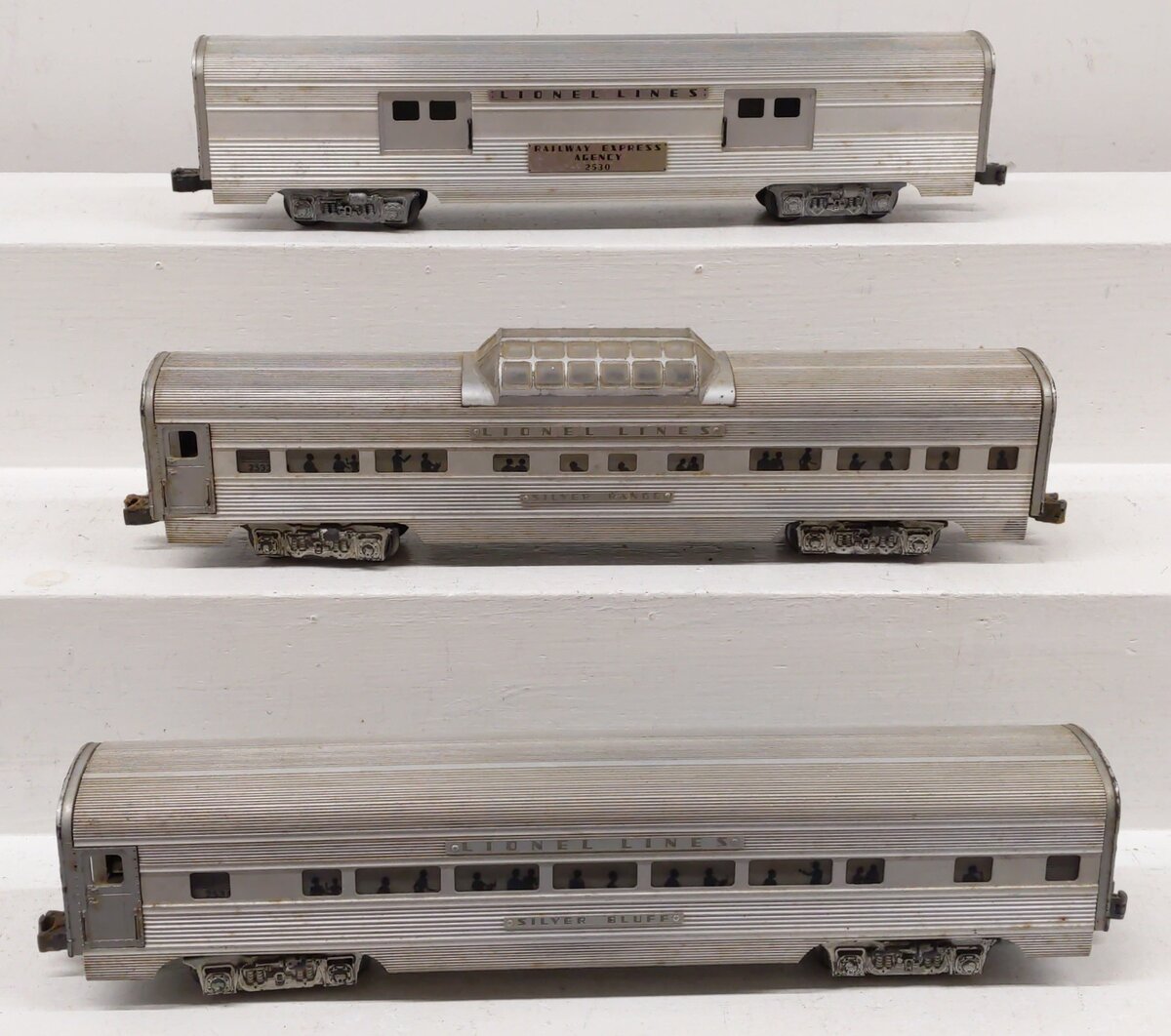 Lionel Vintage O Lionel Lines Aluminum Passenger Cars 2530, 2532, 2534 [3]