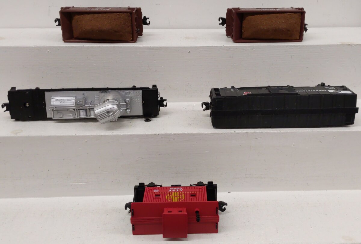 Lionel O Gauge Assorted Freight Cars; 6116, 19308, 35792, 15082, 83662, [5] EX