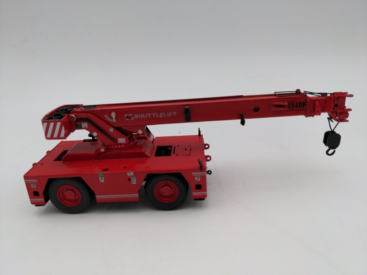 Sword Models SW2017-R 1:50 Scale Diecast Red Shuttlelift 5540F Crane