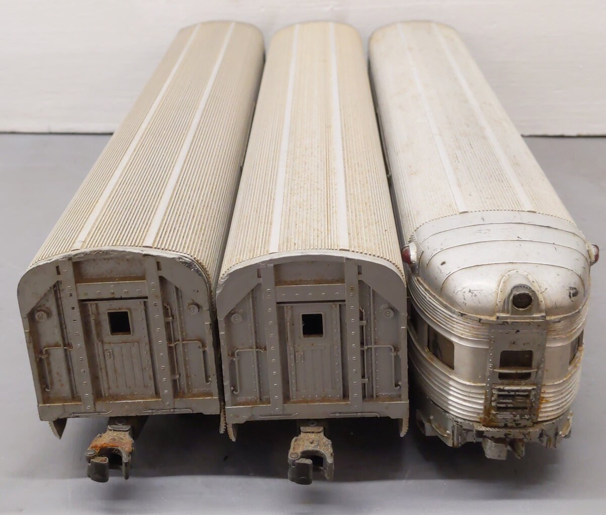 Lionel Vintage O Gauge Lionel Lines Aluminum Passenger Cars 2531, 2533, 2534 [3]