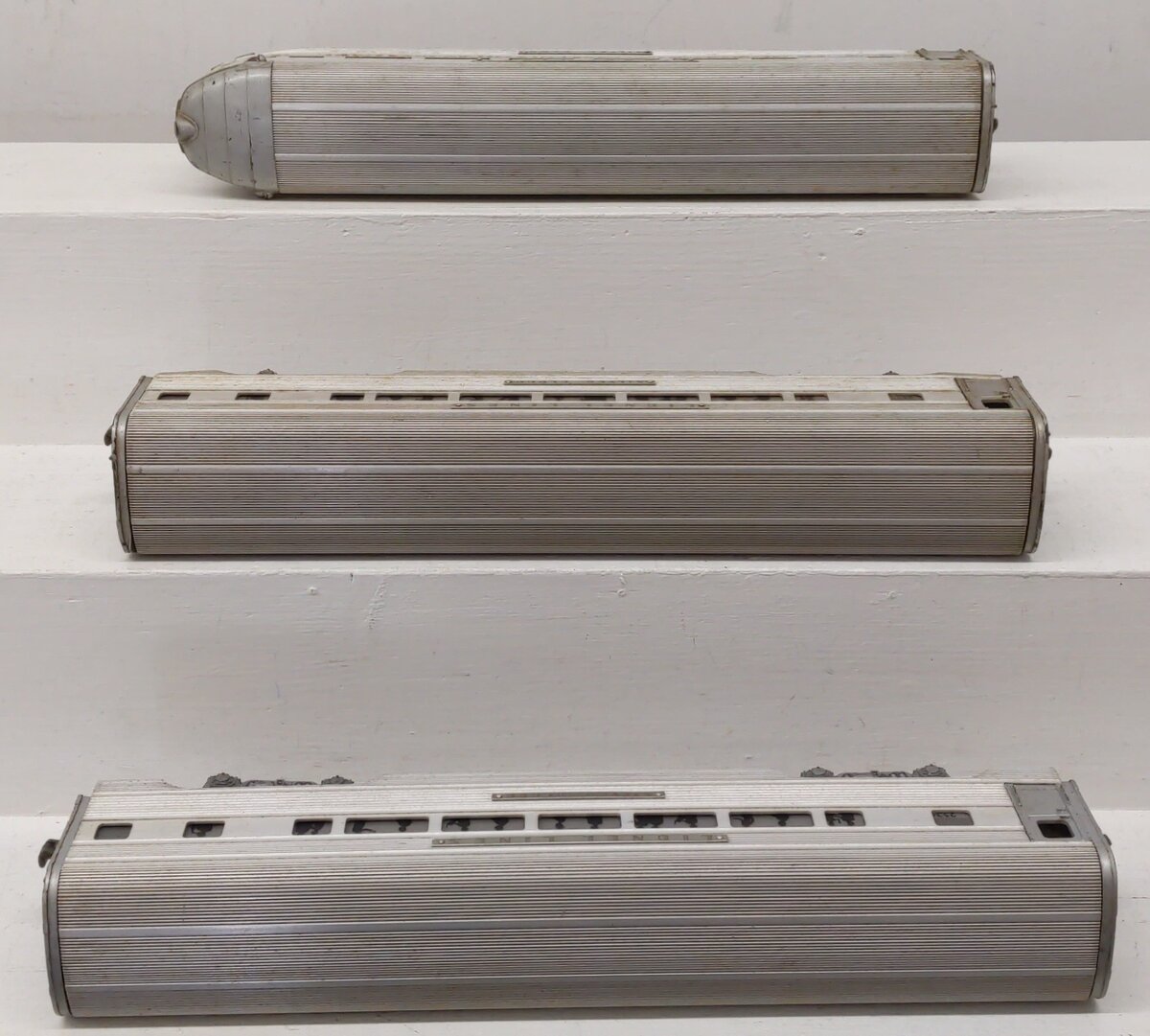Lionel Vintage O Gauge Lionel Lines Aluminum Passenger Cars 2531, 2533, 2534 [3]