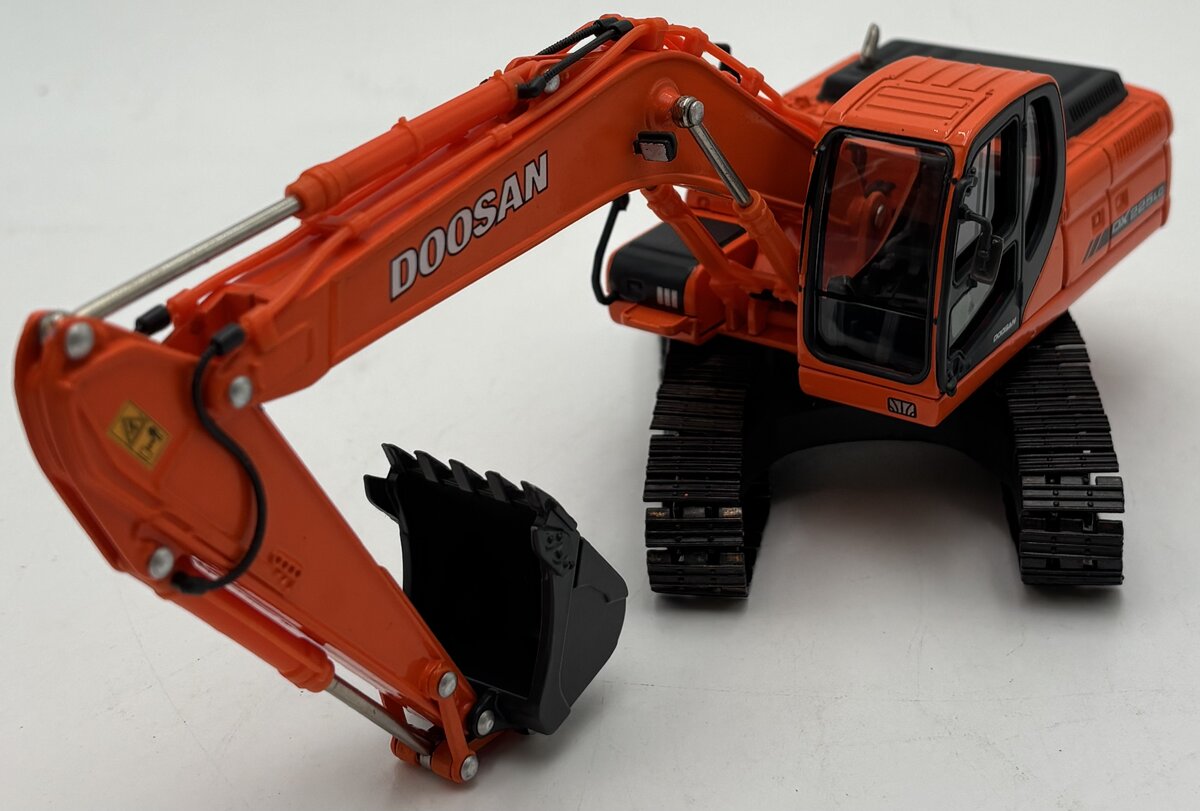 Doosan 1:40 DX 225LC Hydraulic Excavator LN/Box