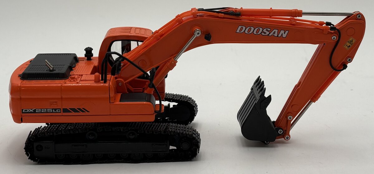 Doosan 1:40 DX 225LC Hydraulic Excavator LN/Box