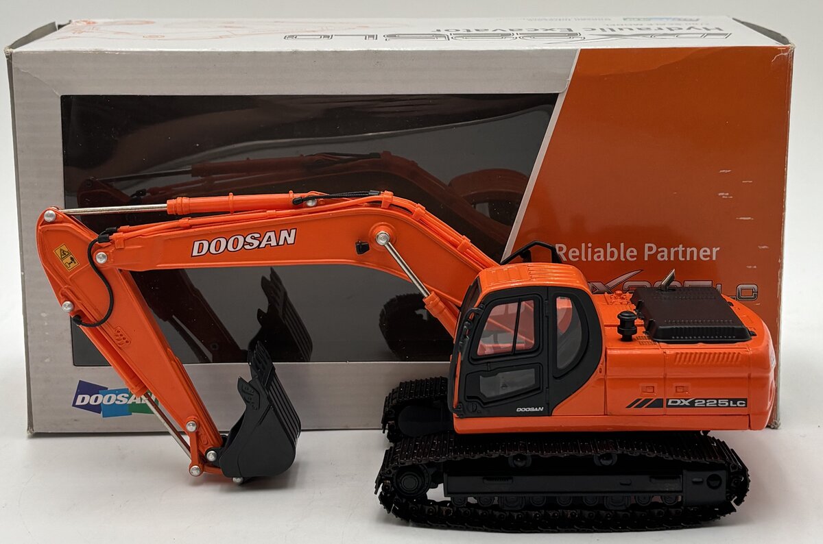 Doosan 1:40 DX 225LC Hydraulic Excavator LN/Box