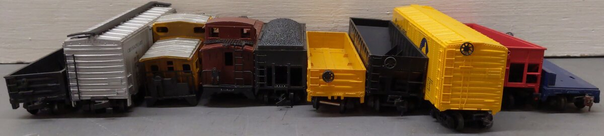 Bachmann & Others HO Scale Assorted Freight Cars [10] VG