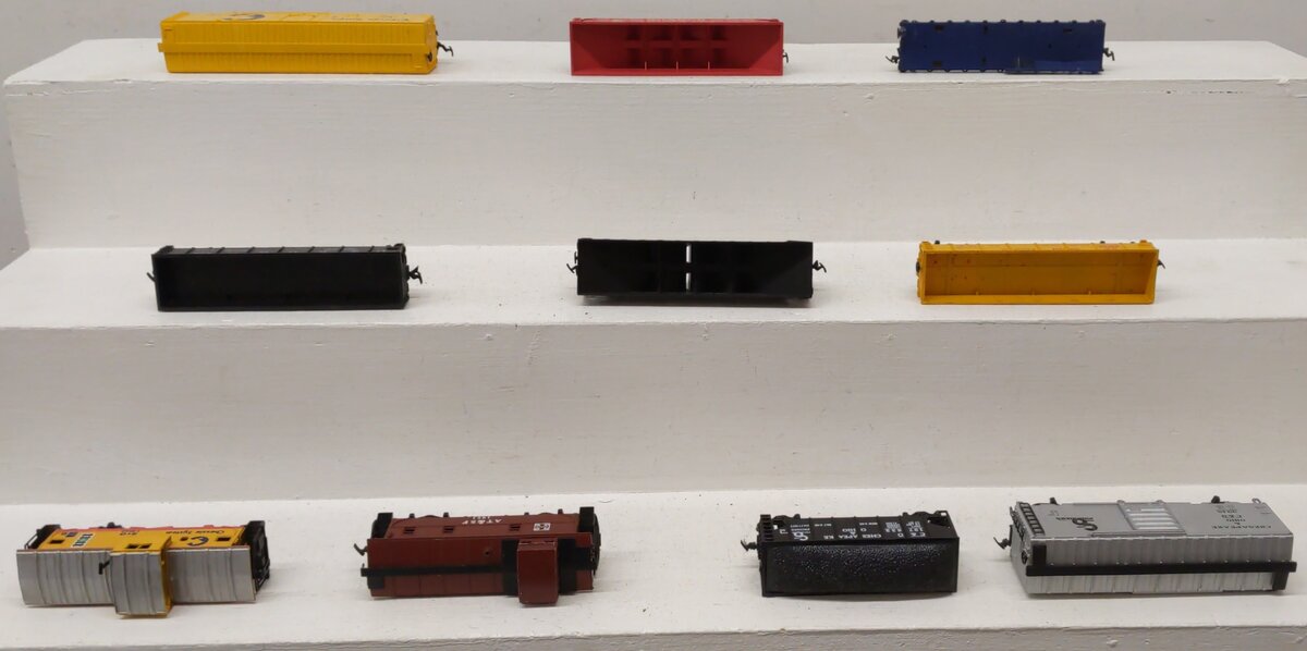 Bachmann & Others HO Scale Assorted Freight Cars [10] VG