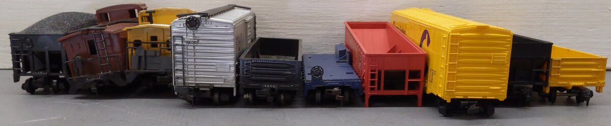Bachmann & Others HO Scale Assorted Freight Cars [10] VG