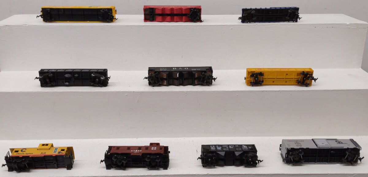Bachmann & Others HO Scale Assorted Freight Cars [10] VG