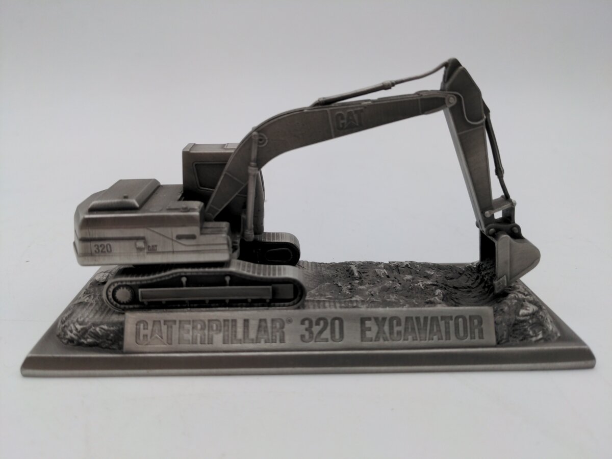 Entertec Europe 1:87 Caterpillar 320 Excavator Display LN