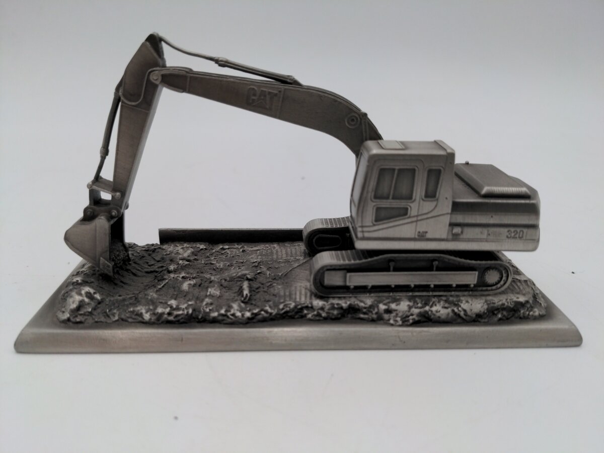 Entertec Europe 1:87 Caterpillar 320 Excavator Display LN