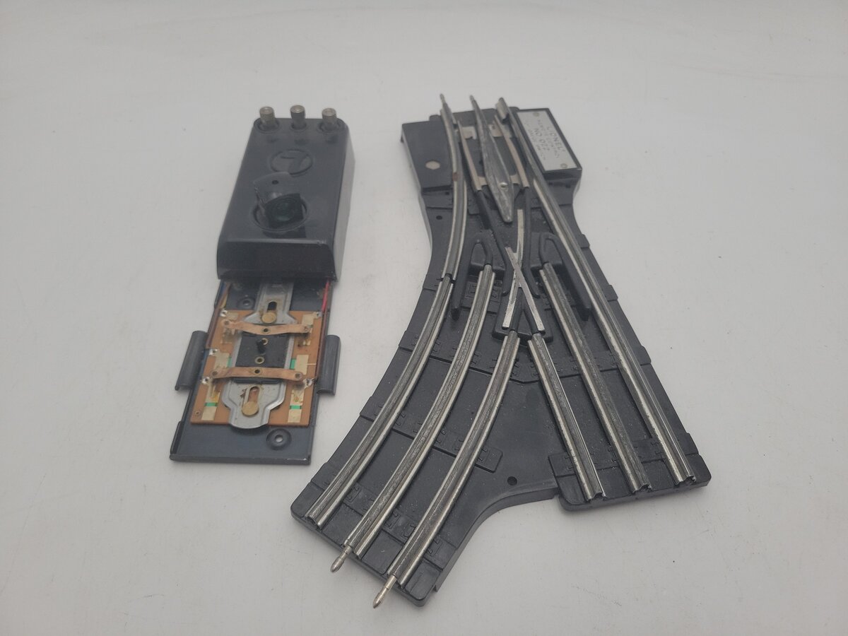 Lionel 6-14063 O 31" Remote-Control Right Hand Switch Turnout/Box