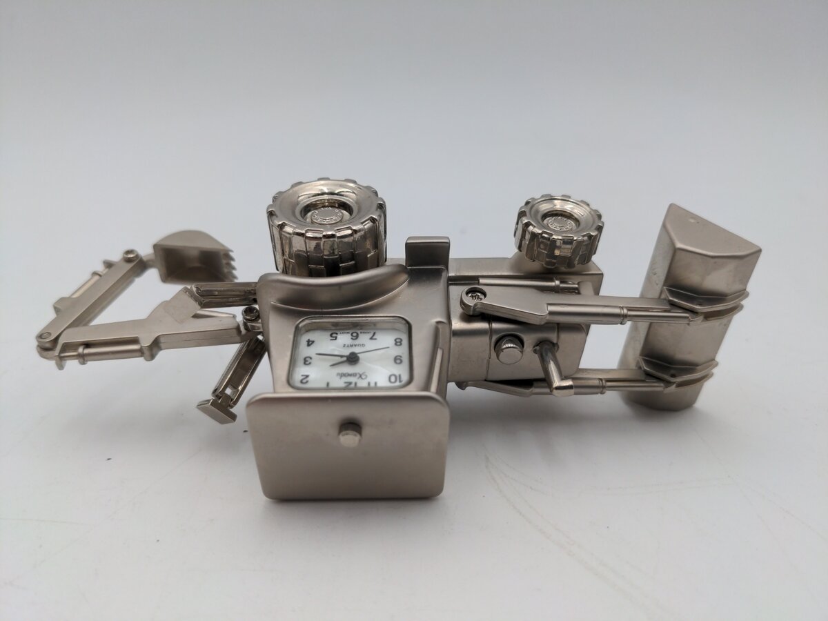 Xanadu Silver Alloy Metal Tractor Backhoe Quartz Desk Clock LN