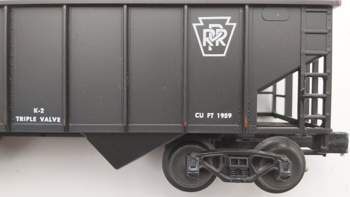 Weaver 206784 O Gauge PRR 2 Bay Ribbed Hopper (3-Rail) EX/Box