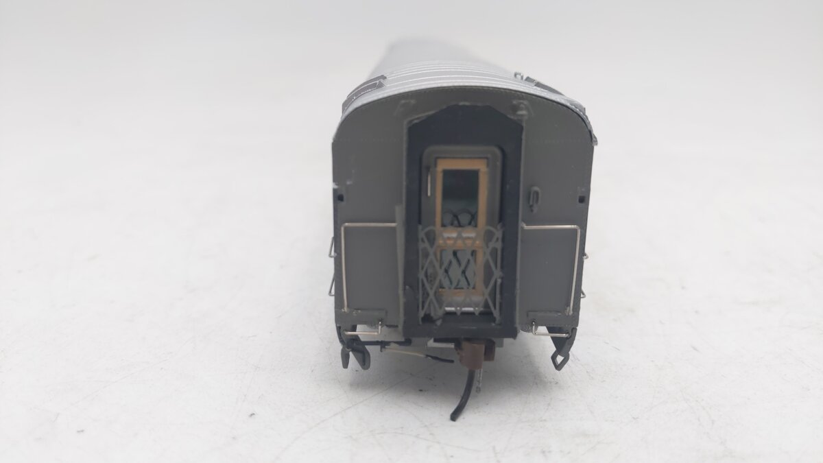 Rapido Trains 101095 HO Scale Santa Fe "Indian Song" Sleeper Passenger Car EX/Box