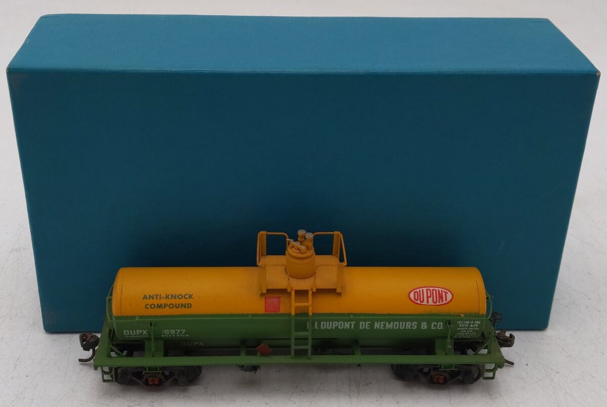 Lambert 7570 BRASS HO Scale Oupont 103-BW 8,000 Gallon Tank Car #16977 EX/Box
