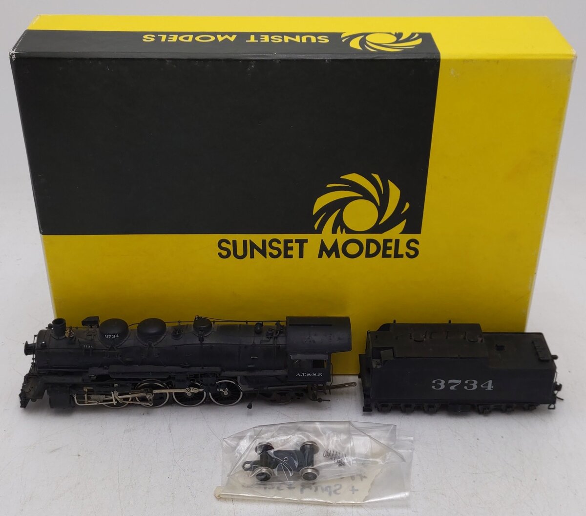 Sunset Models HO BRASS Santa Fe 4-8-2 3700 Class Steam Locomotive W/ Oil Tender EX/Box