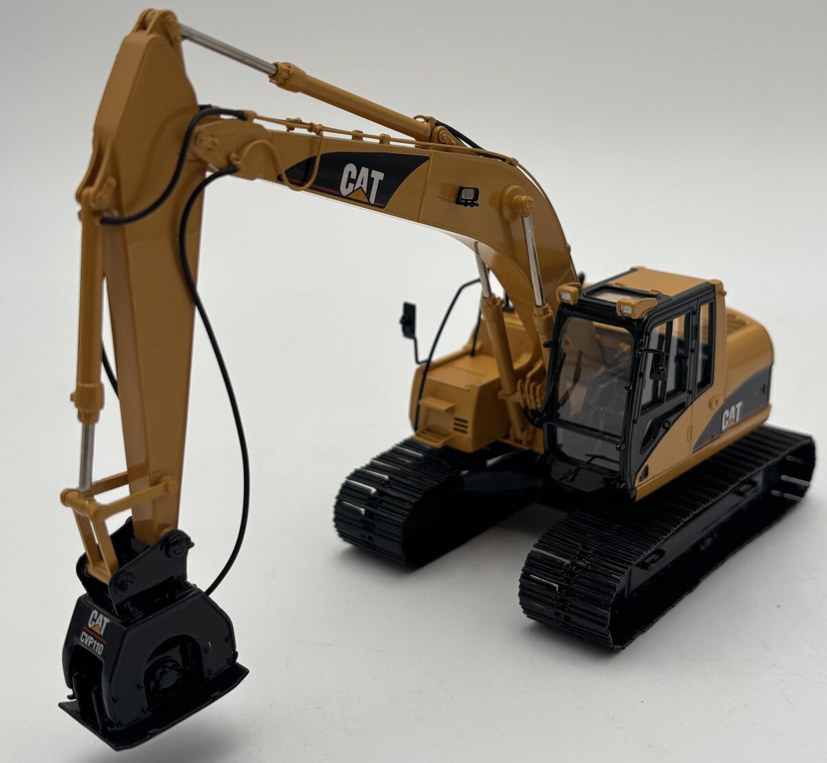 CCM 1:48 CAT 320C LU Excavator w/Compactor Diecast LN/Box