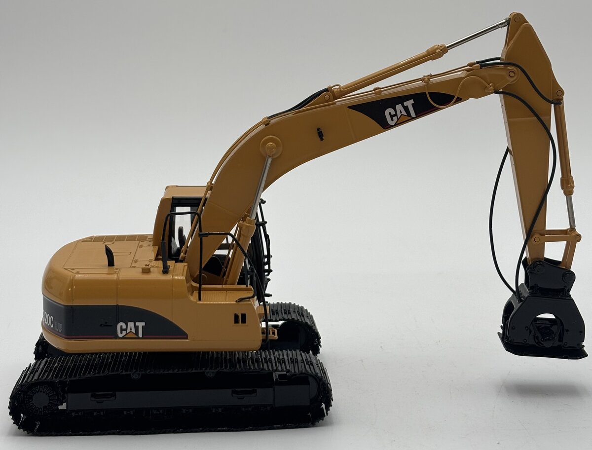 CCM 1:48 CAT 320C LU Excavator w/Compactor Diecast LN/Box