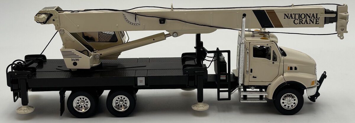 TWH Collectibles 1:50 National Crane 1400 Manitowoc Telescoping Crane LN/Box
