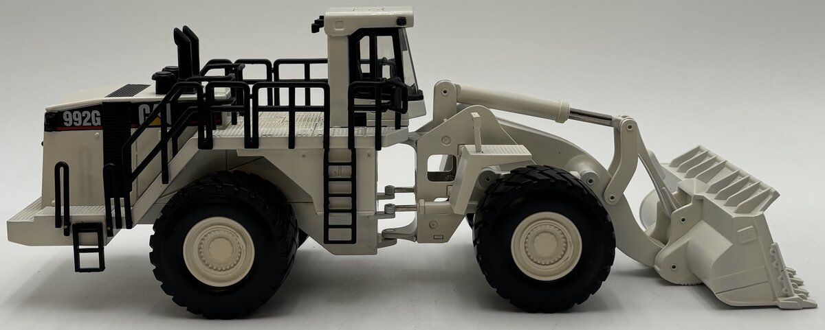 Norscot 55115 1:50 Scale Diecast Caterpillar 992G Wheel Loader LN/Box