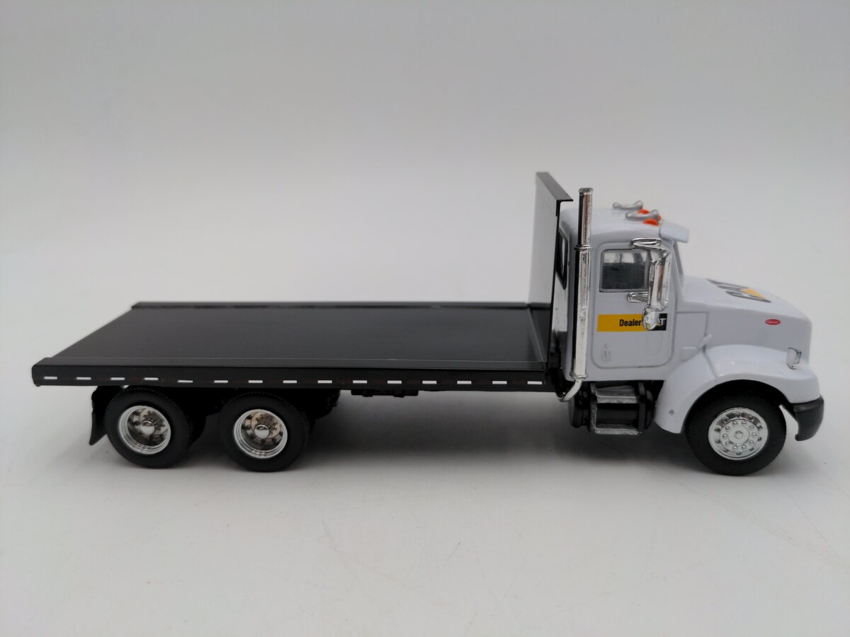 Peterbuilt 1:64 CAT Dealer Tractor Trailer EX