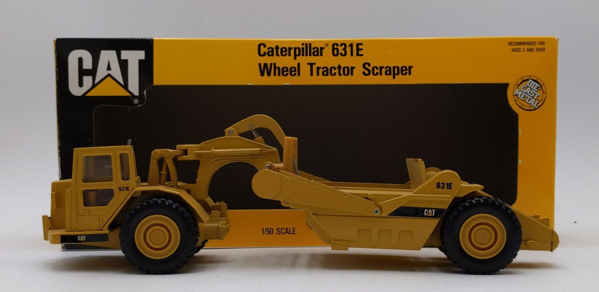 Ertl 2430 1:50 Diecast Mighty Movers Caterpillar 631E Wheel Tractor Scraper NIB