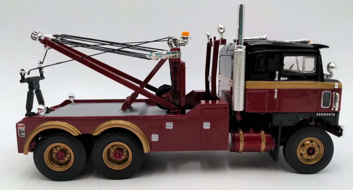 First Gear 18-4277 1:34 30th Anniversary 1953 Kenworth Bullnose Wrecker VG/Box