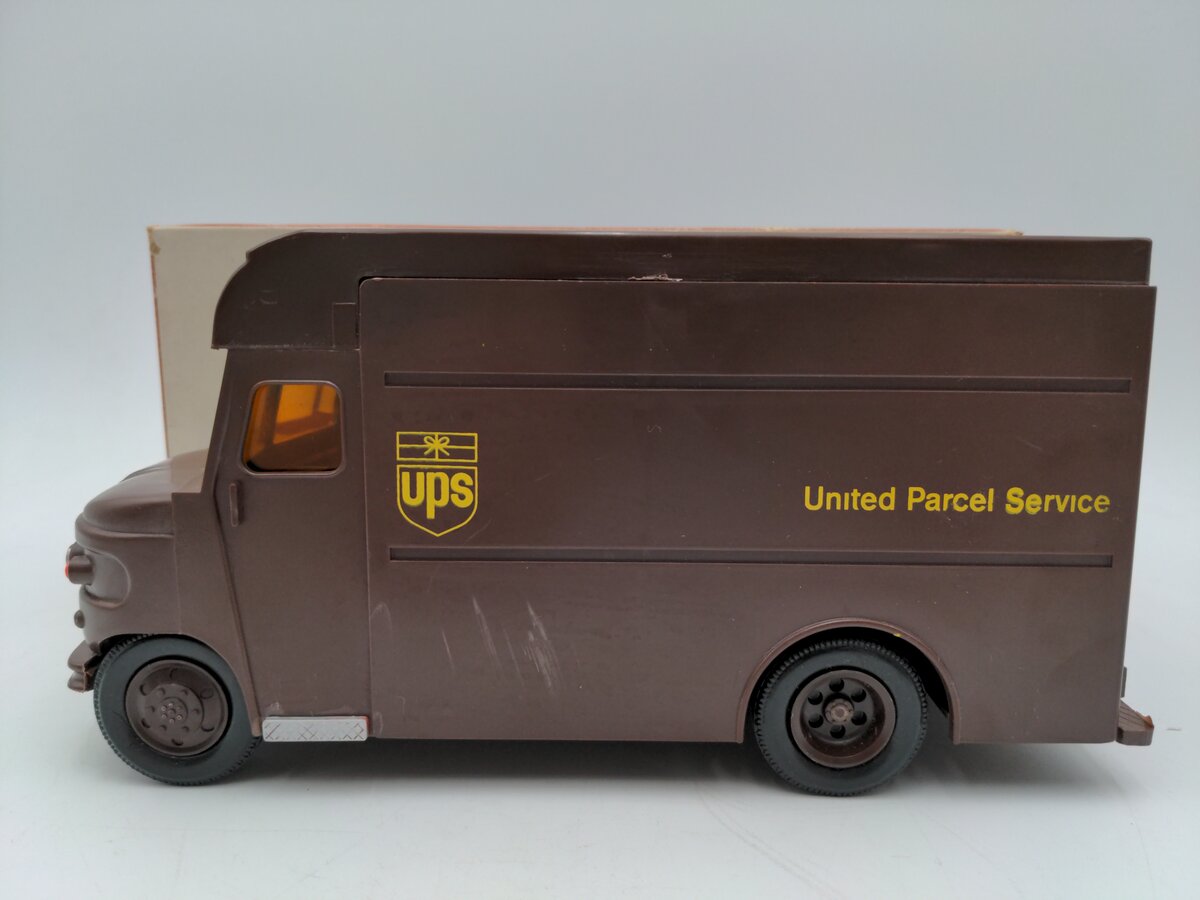 UPS P-600 1:32 Scale 1977 UPS Package Delivery Truck EX/Box