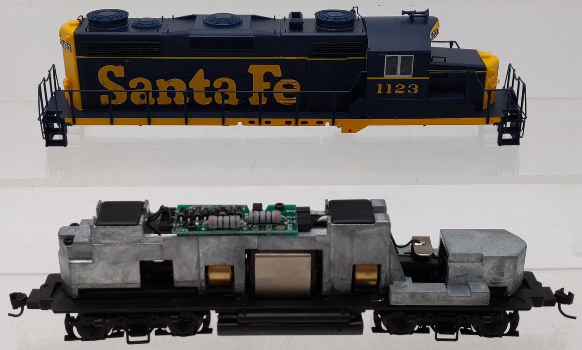Proto 2000 8005 HO Scale ATSF GP20 Diesel Locomotive #1123 - DC EX/Box