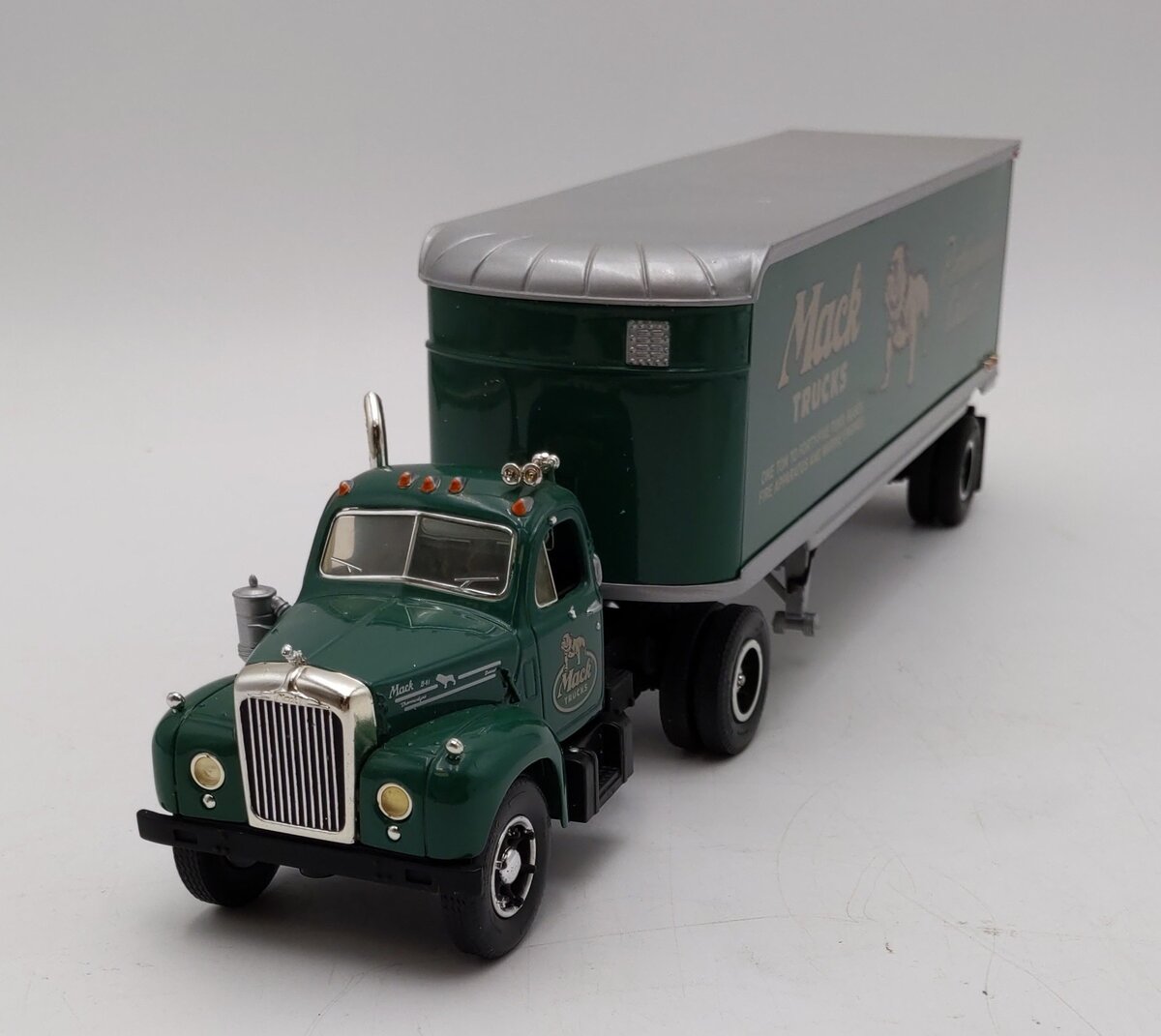 First Gear 1:34 Scale Diecast 1960 Model B-61 Mack Tractor & Trailer VG/Box