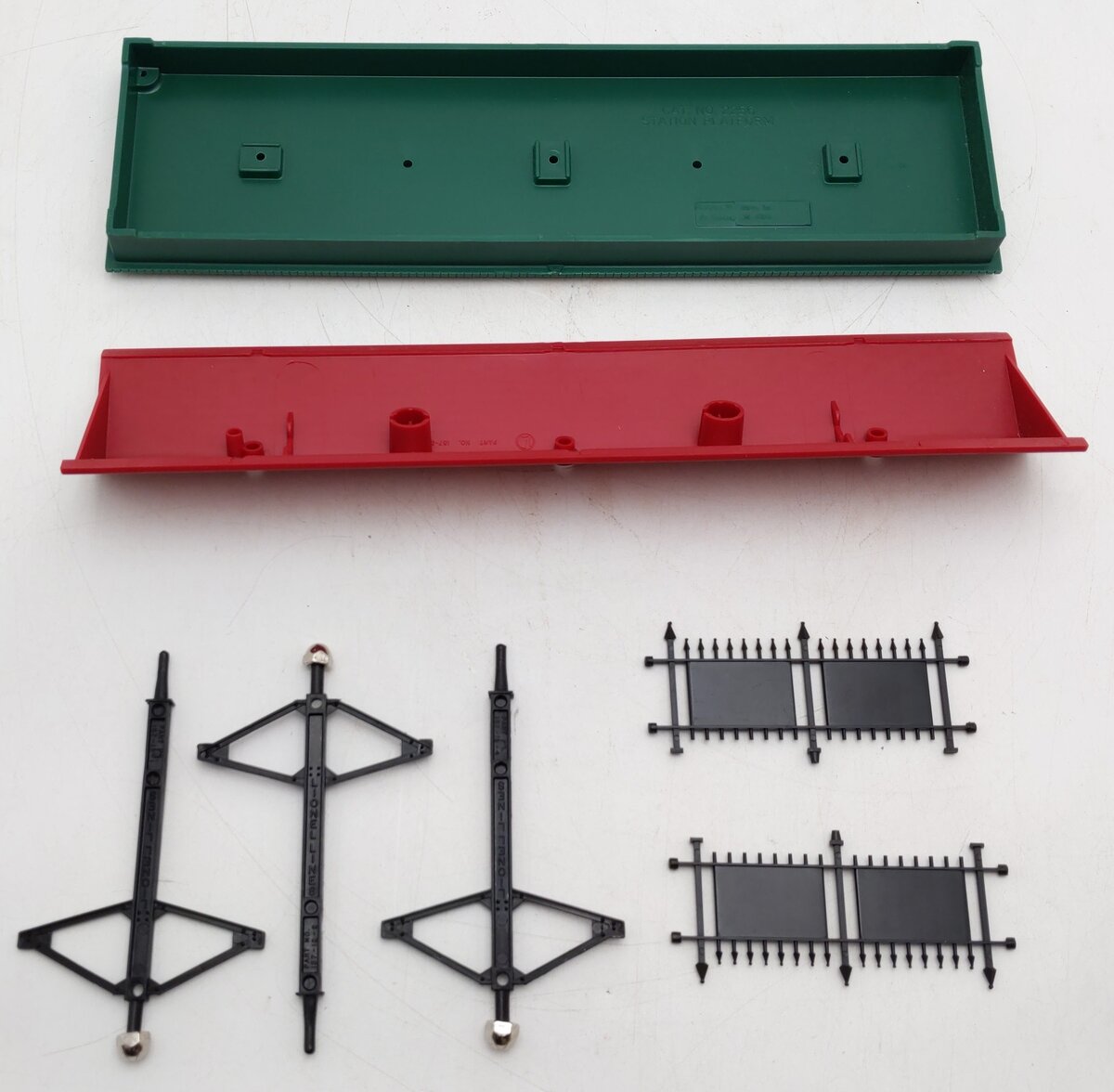 Lionel 6-12731 O Gauge Train Station Platform Model Building Kit EX/Box