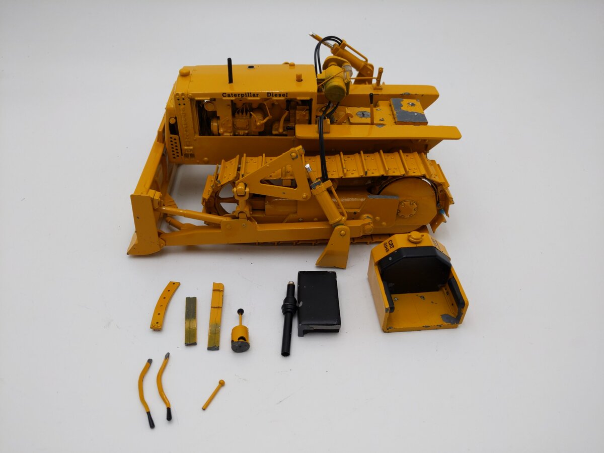 CCM 1:16 Diecast CAT D4 Crawler Tractor Custom for Gilson Riecke VG