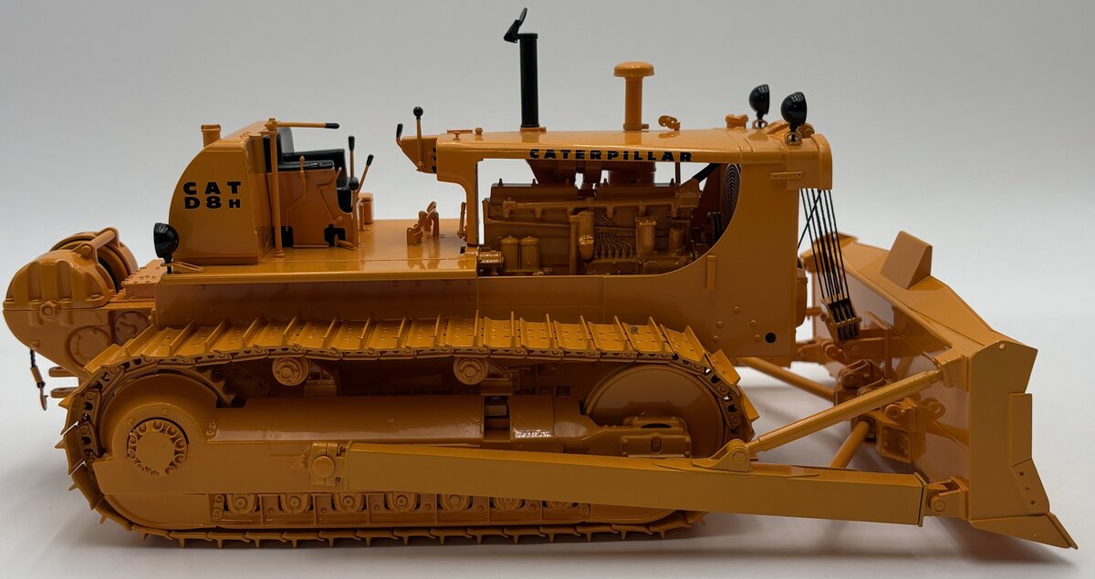 CCM 1:24 Scale BRASS CAT D8 Series H Track-Type Tractor LN/Box