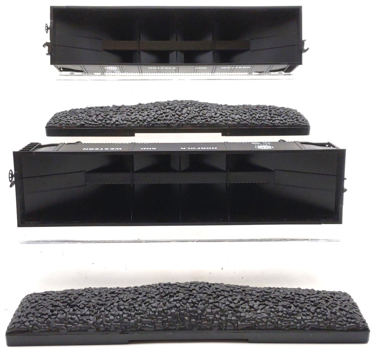 MTH 30-7535 O Gauge Norfolk & Western 4-Bay Hoppers w/Coal Loads 2-Car Set LN