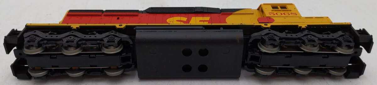 Athearn 4413 HO Scale Santa Fe SD40-2 Powered Diesel Locomotive #5068 EX/Box