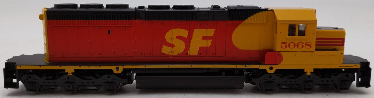 Athearn 4413 HO Scale Santa Fe SD40-2 Powered Diesel Locomotive #5068 EX/Box