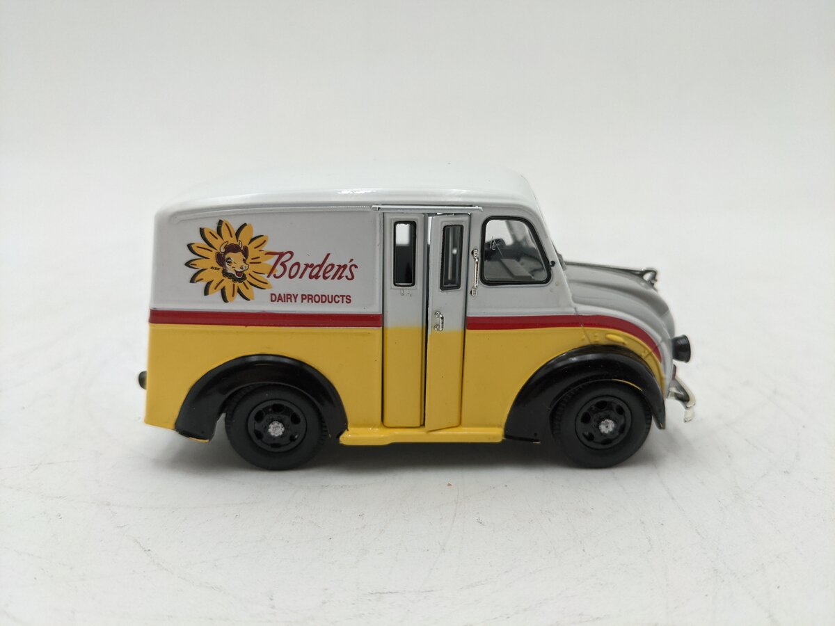 American Heritage 1:43 Divco Borden''s Dairy Product Delivery Truck EX