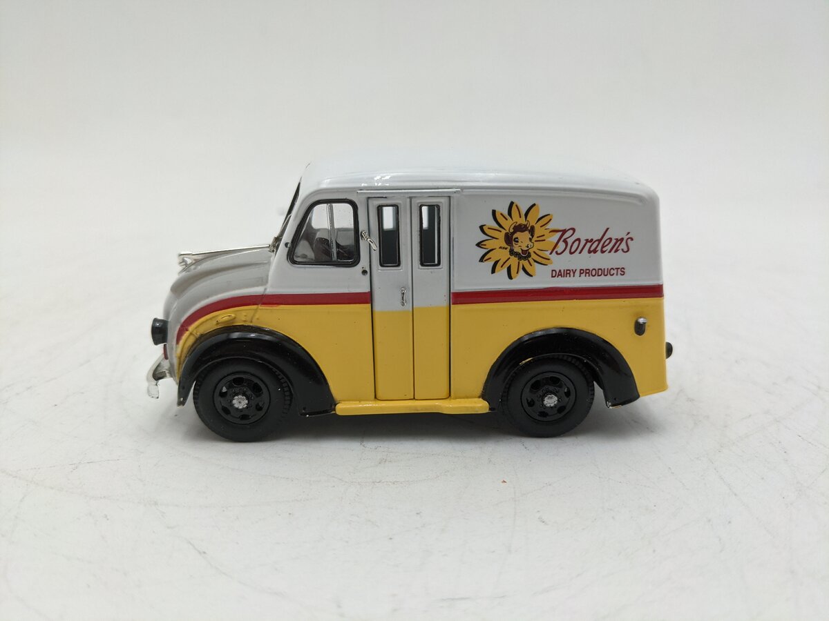 American Heritage 1:43 Divco Borden''s Dairy Product Delivery Truck EX
