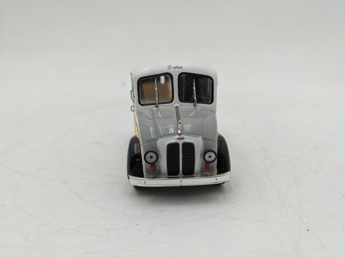 American Heritage 1:43 Divco Borden''s Dairy Product Delivery Truck EX