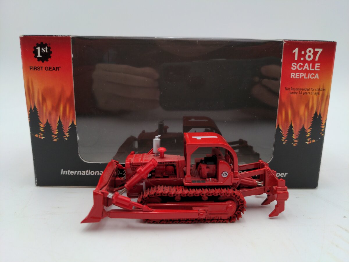 First Gear 80-0307 1:87 International TD-25 Fire Dozer W/Rops & Ripper EX/Box