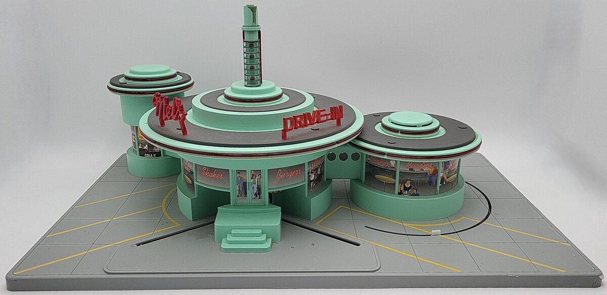 MTH 30-9188 O Gauge Mel's Operating Drive-In Diner VG