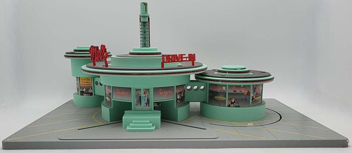 MTH 30-9188 O Gauge Mel's Operating Drive-In Diner VG