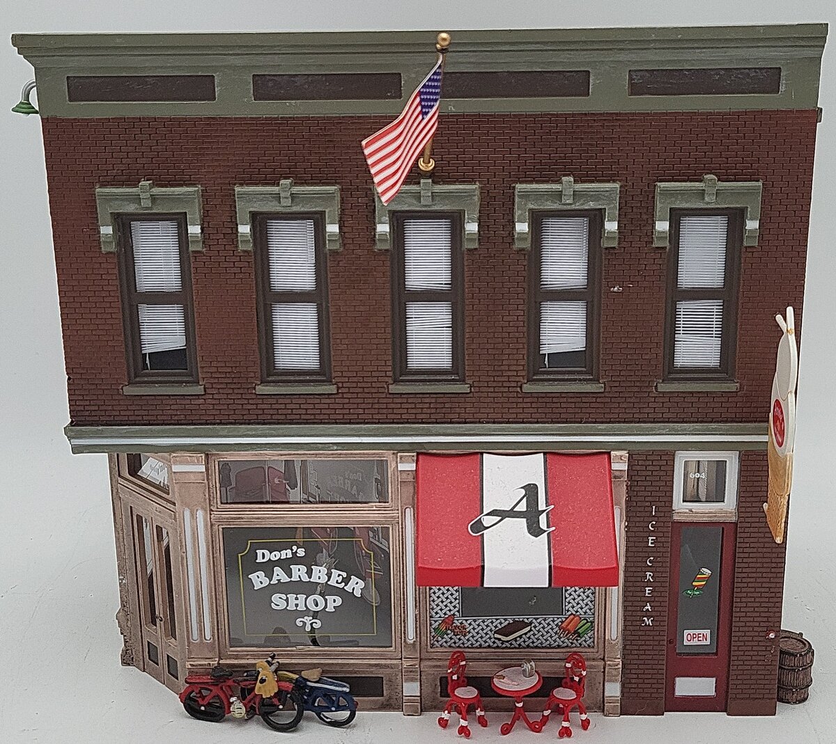 Woodland Scenics BR5844 O Gauge Built-&-Ready Corner Emporium Building VG