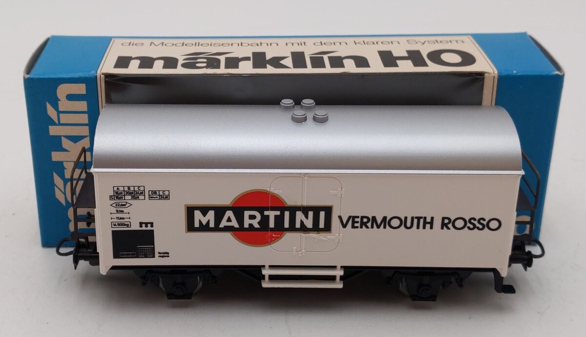 Marklin 4415 HO Scale Martini Vermouth Rosso Reefer Car EX/Box
