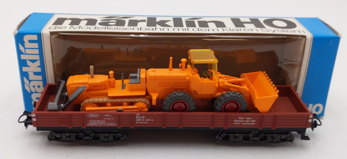 Marklin 4474 HO Scale Flatcar w/ 2 Tractors EX/Box