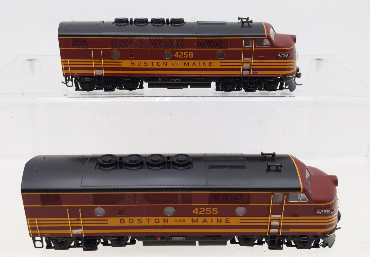 Athearn G15701 HO Boston & Maine F-2A/F-2A Set #4255 & #4258 EX/Box