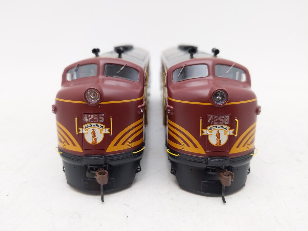 Athearn G15701 HO Boston & Maine F-2A/F-2A Set #4255 & #4258 EX/Box