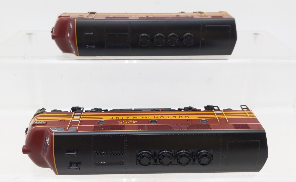 Athearn G15701 HO Boston & Maine F-2A/F-2A Set #4255 & #4258 EX/Box